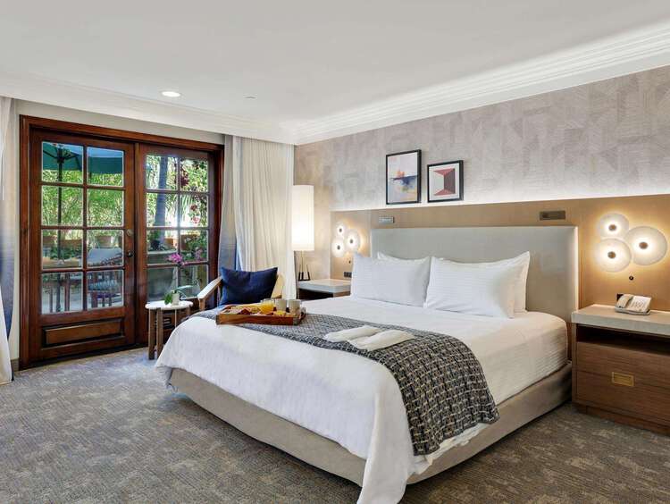 ADA guest room with one king bed