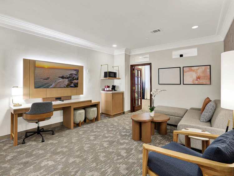 Suite living room with a sofa and a desk