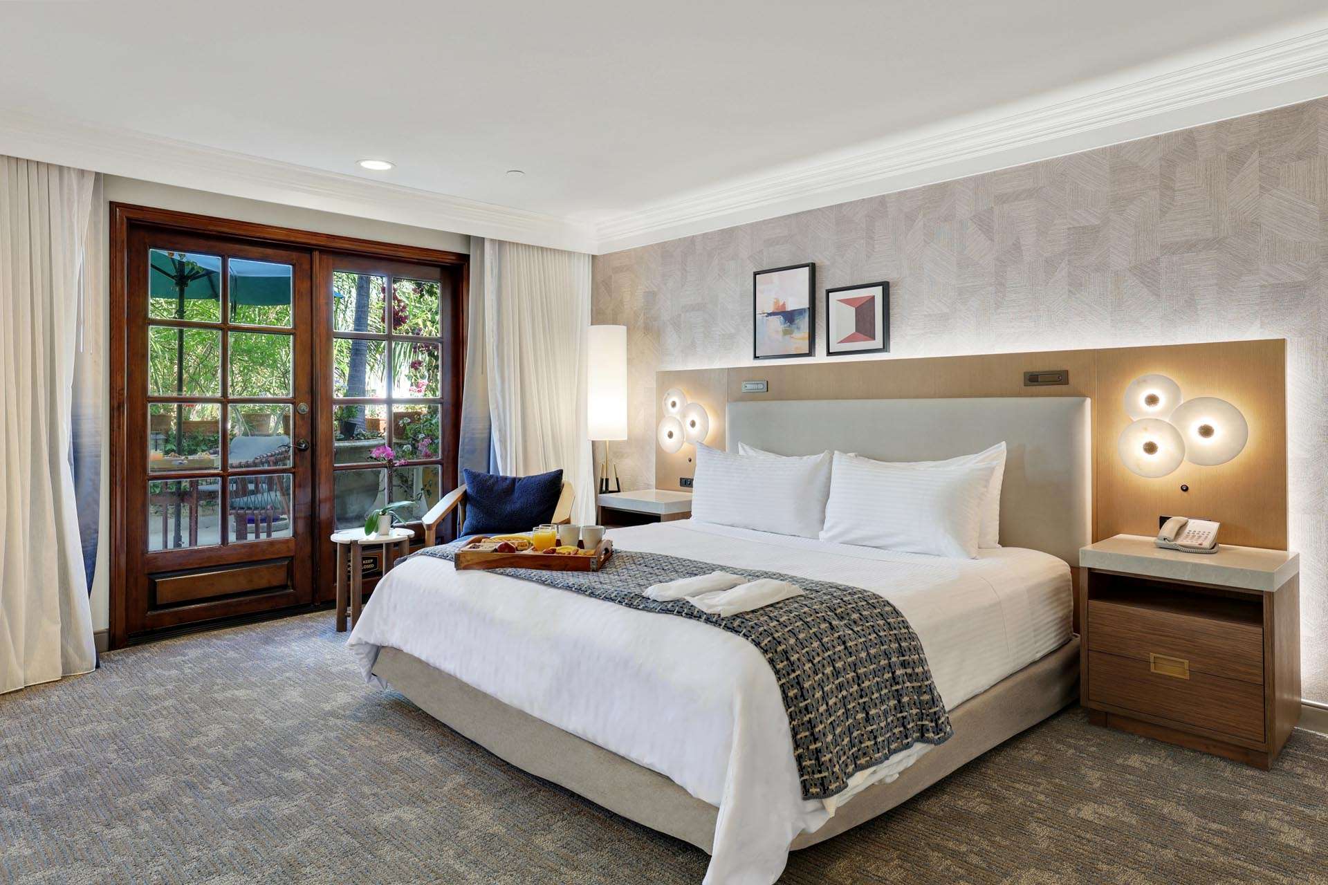 ADA guest room with one king bed