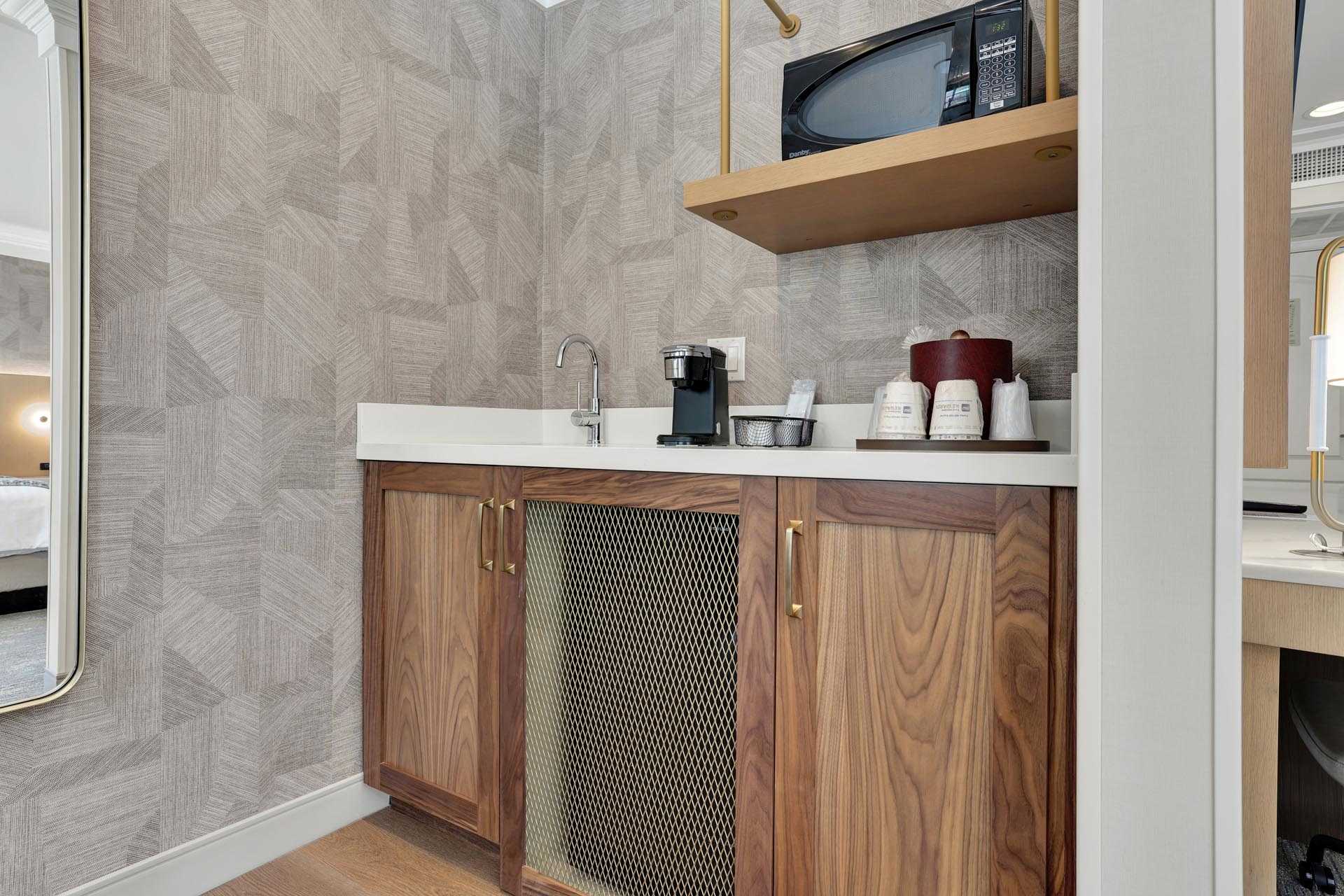 Kitchen sink counter with cups